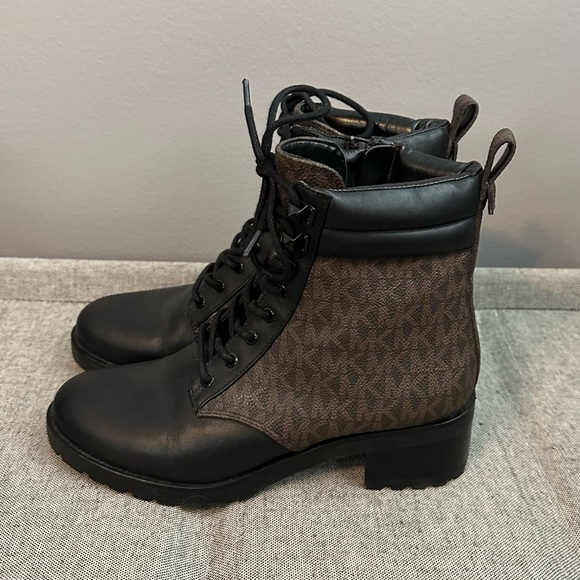 Michael Kors Booties - Picture 1 of 4